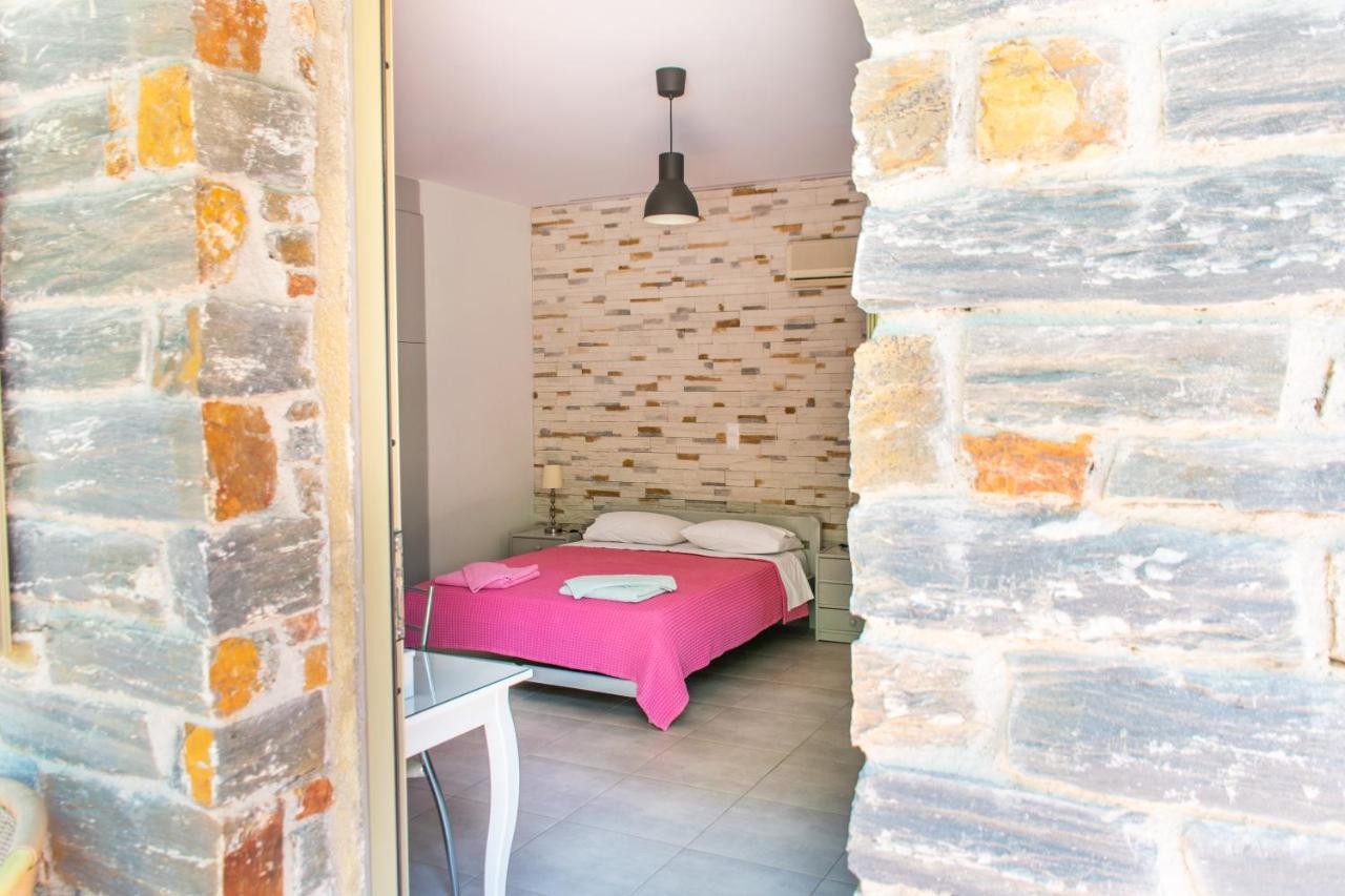 Holiday Rooms Apartment Otzias