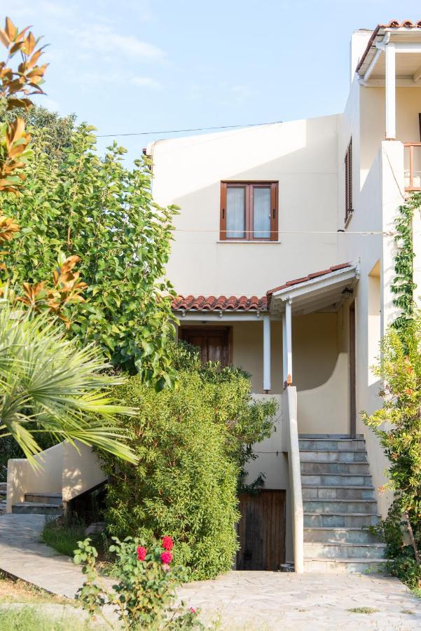 Holiday Rooms * Otzias