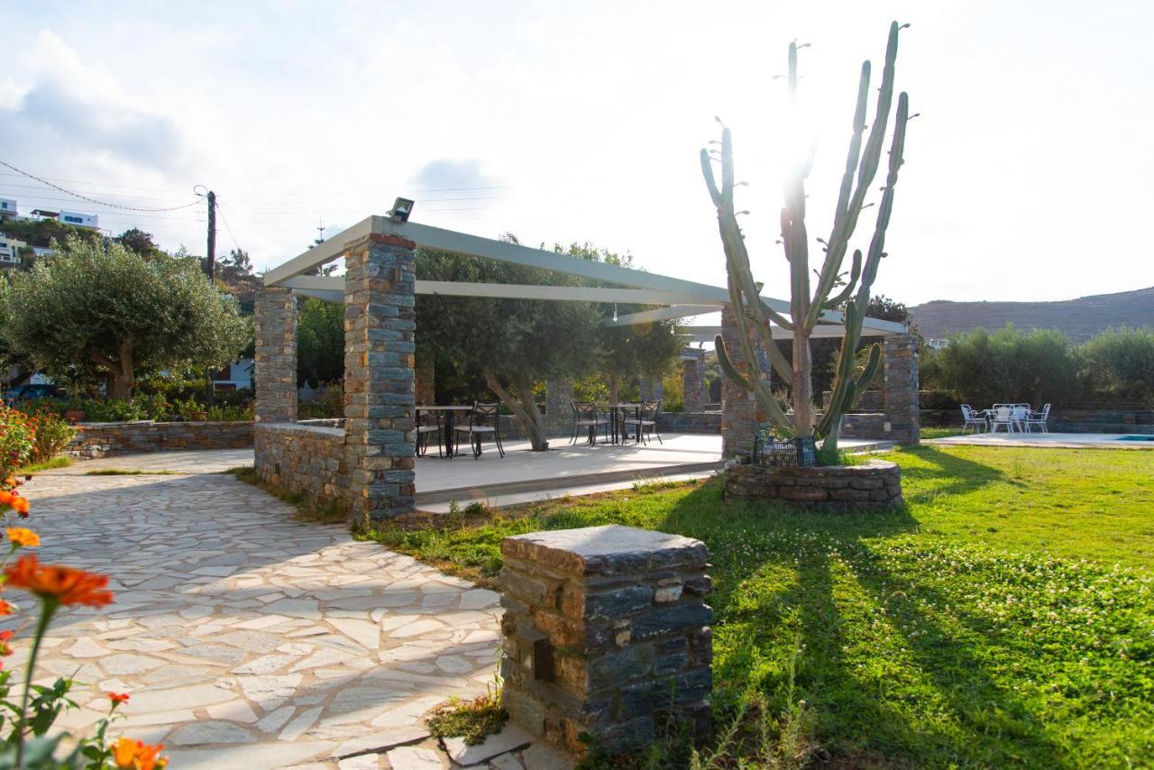 Holiday Rooms Otzias