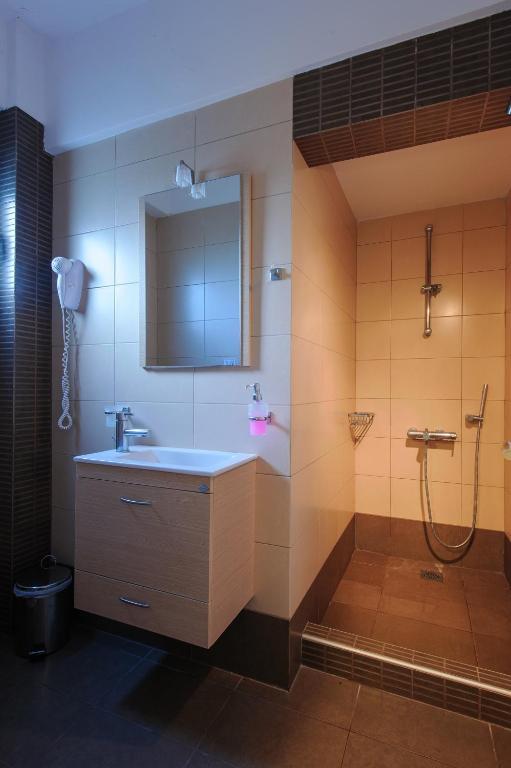 Apartment Holiday Rooms Otzias
