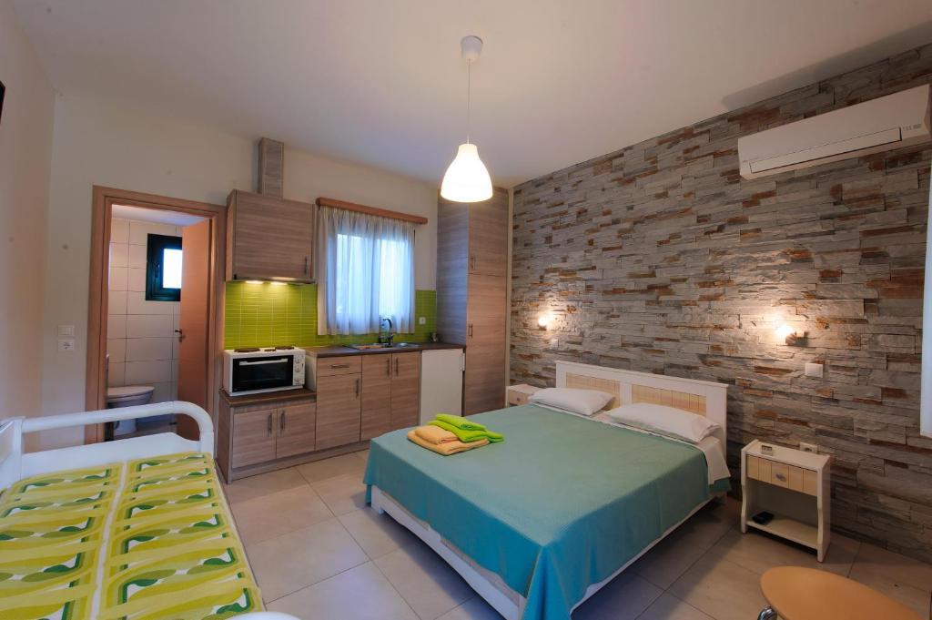 Holiday Rooms * Otzias