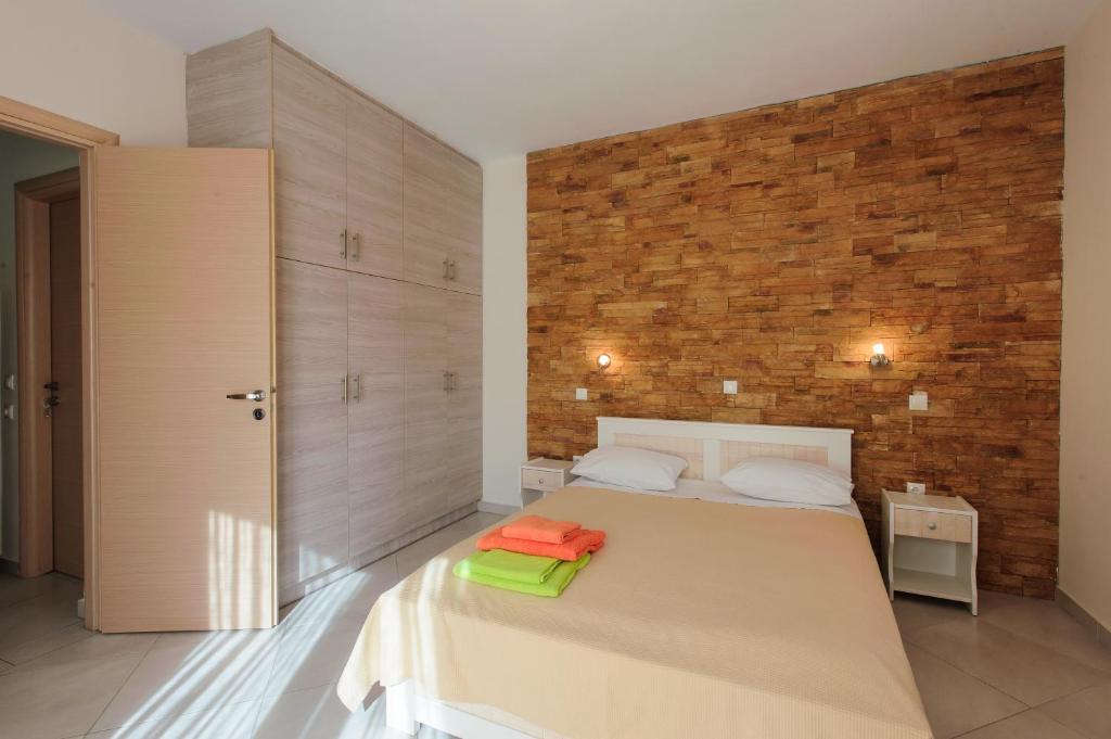 Apartment Holiday Rooms Otzias